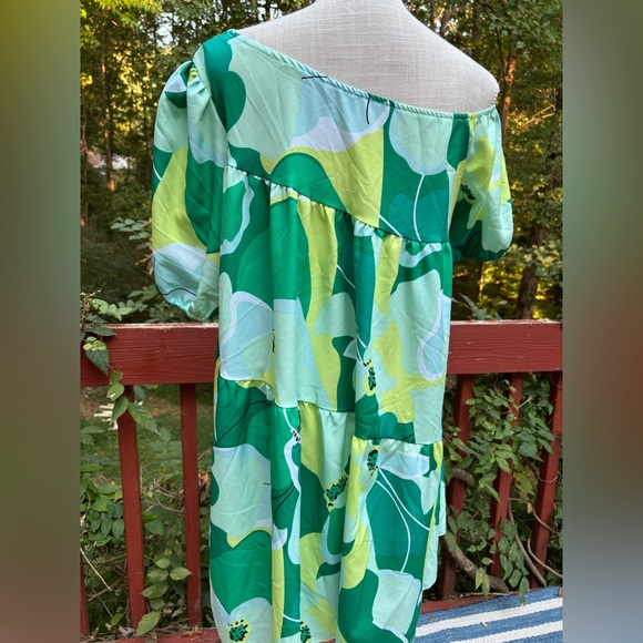 Green Floral off shoulder short dress- SHEIN Large - Picture 3 of 4
